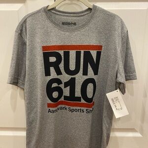 Run 610 Aardvark Sports Shop T-shirt